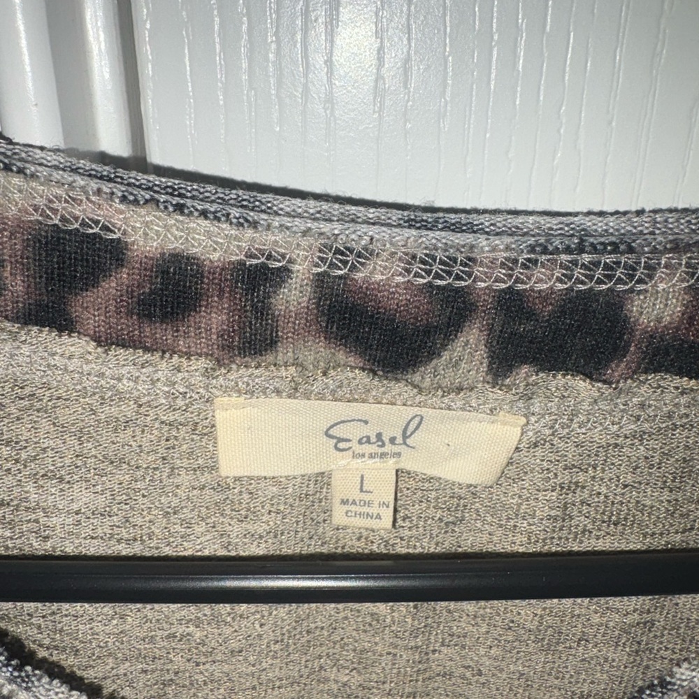 Easel Heather Gray Tunic with Animal Print Sleeves - Picture 4 of 4